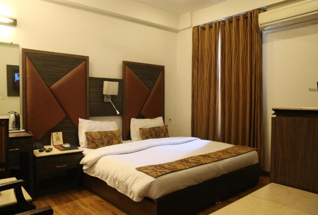 Jenus Hotel-Sindhi Camp Джайпур Екстер'єр фото